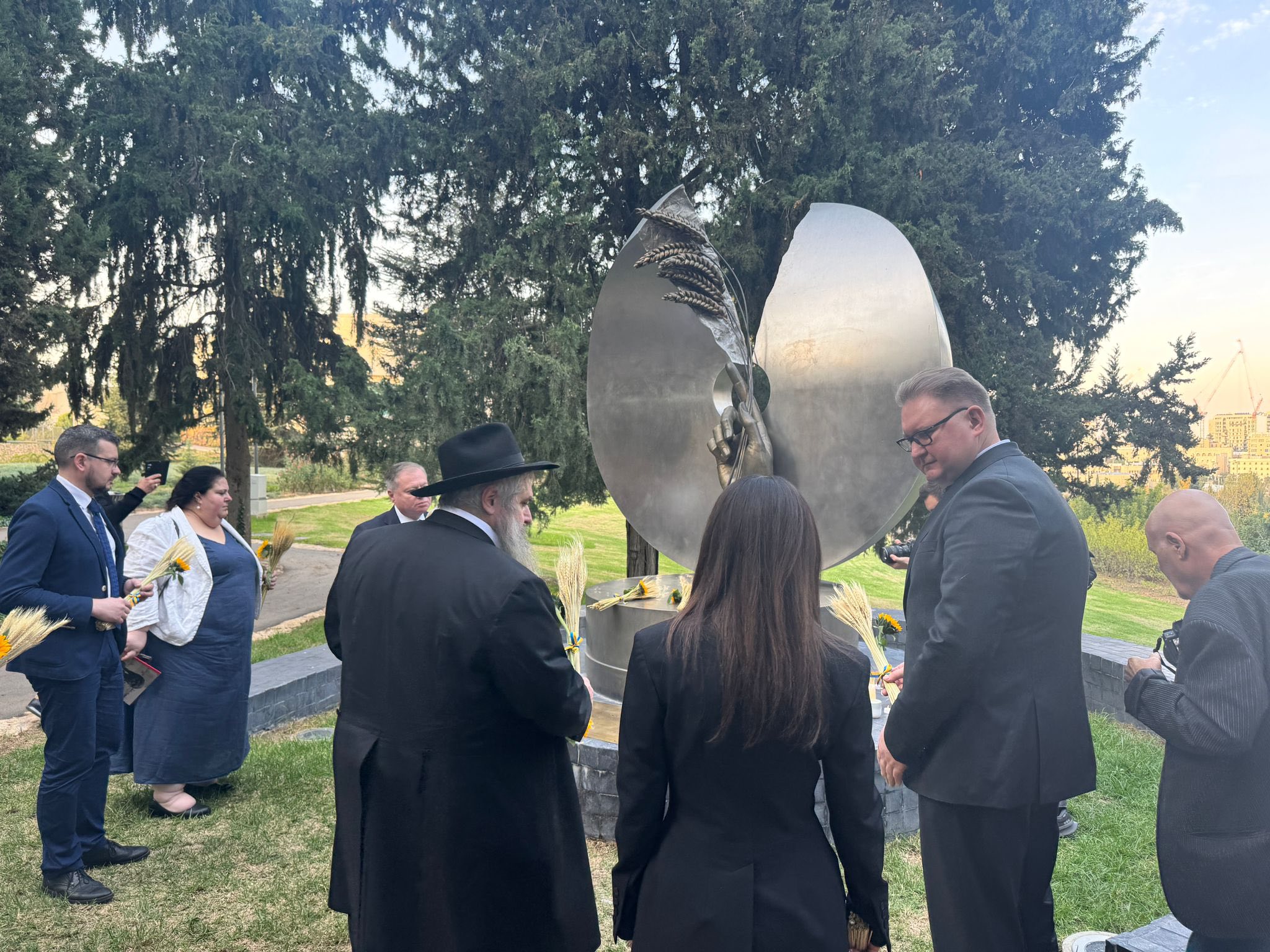Jerusalem Unveils Monument Honouring Victims of the Holodomor. Source: FB of Chief Rabbi of Ukraine Moshe Reuven Azman